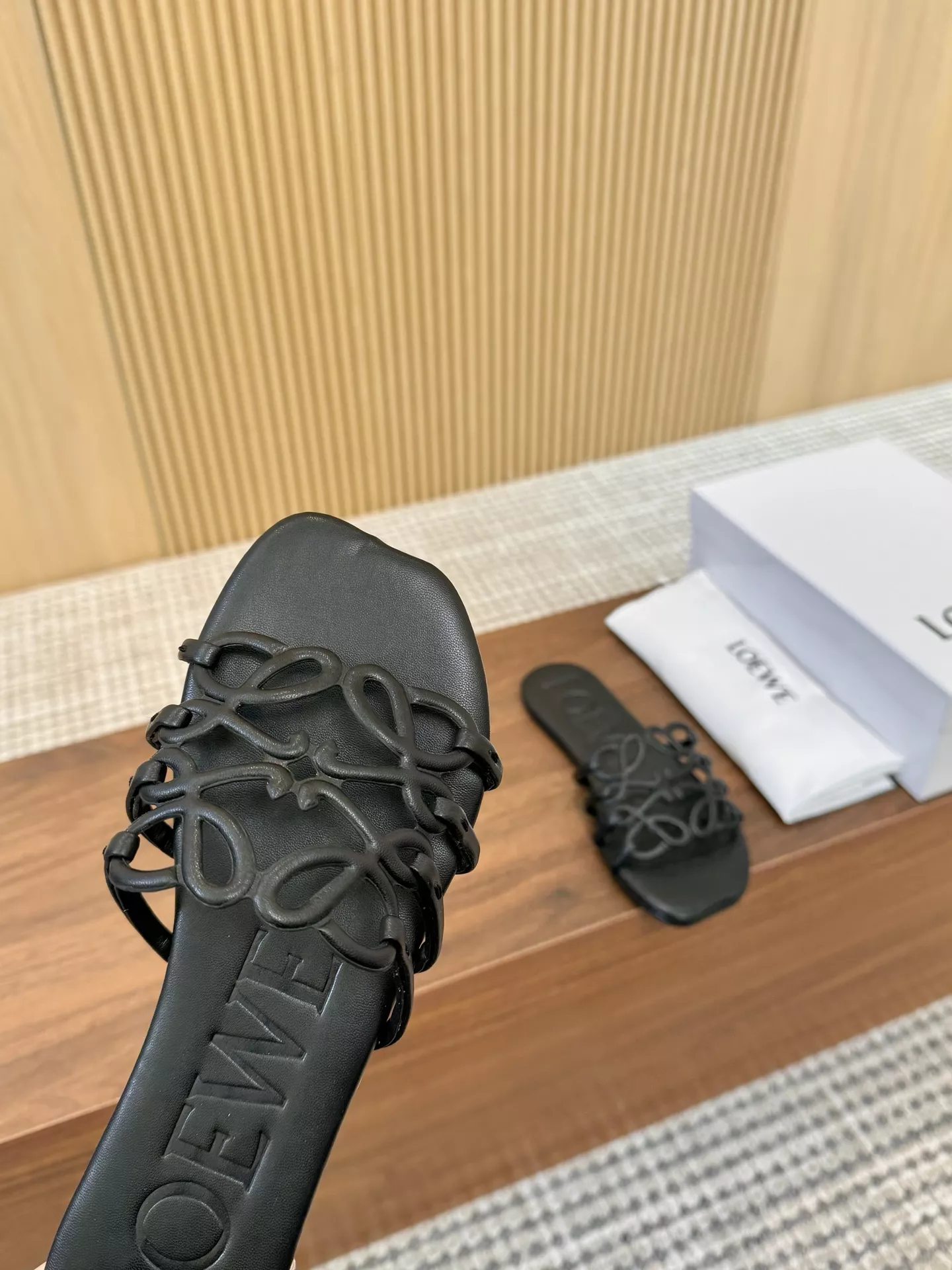 LOEWE Slippers For Women Minimalist 4221