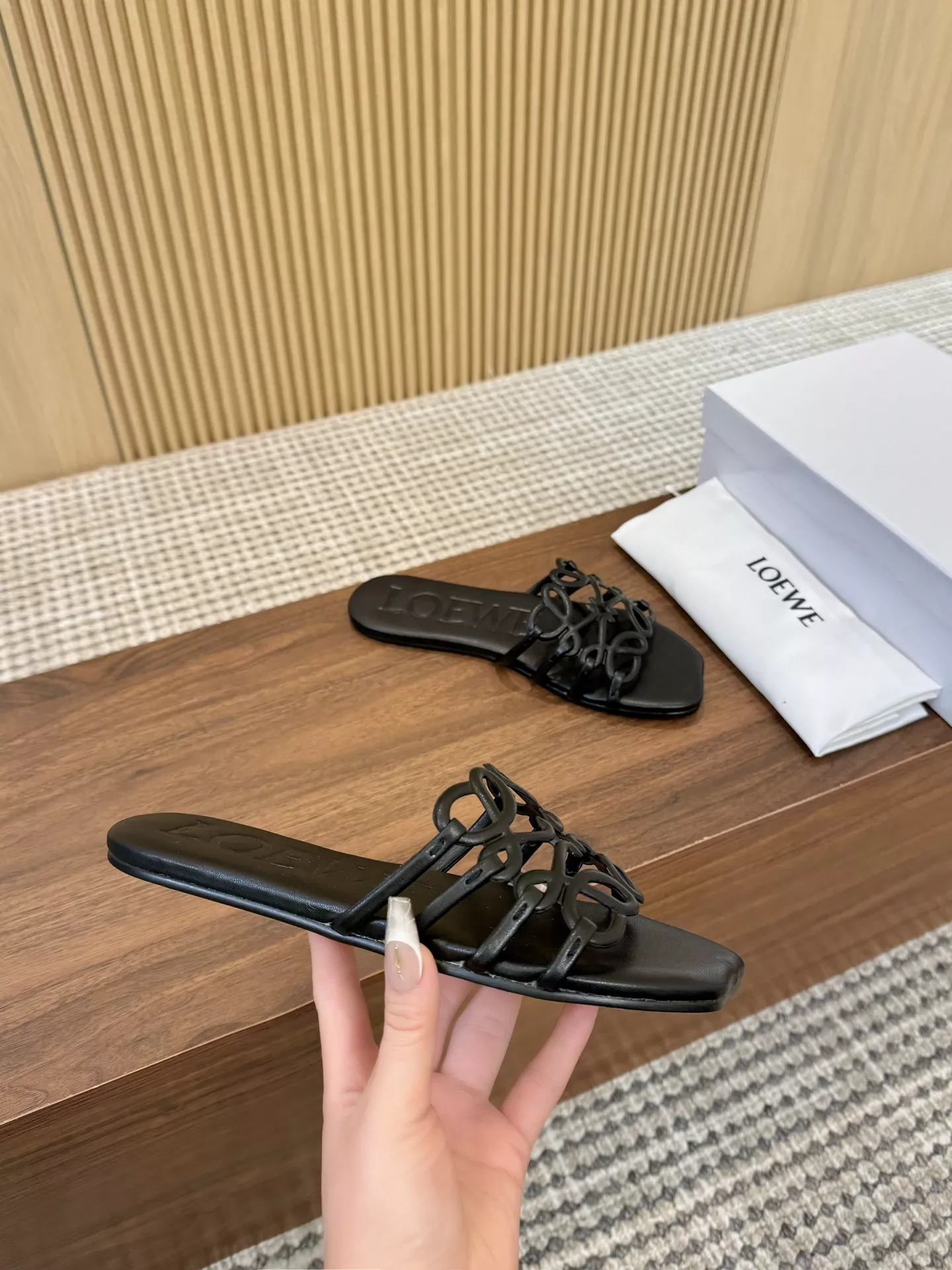 LOEWE Slippers For Women Minimalist 4221