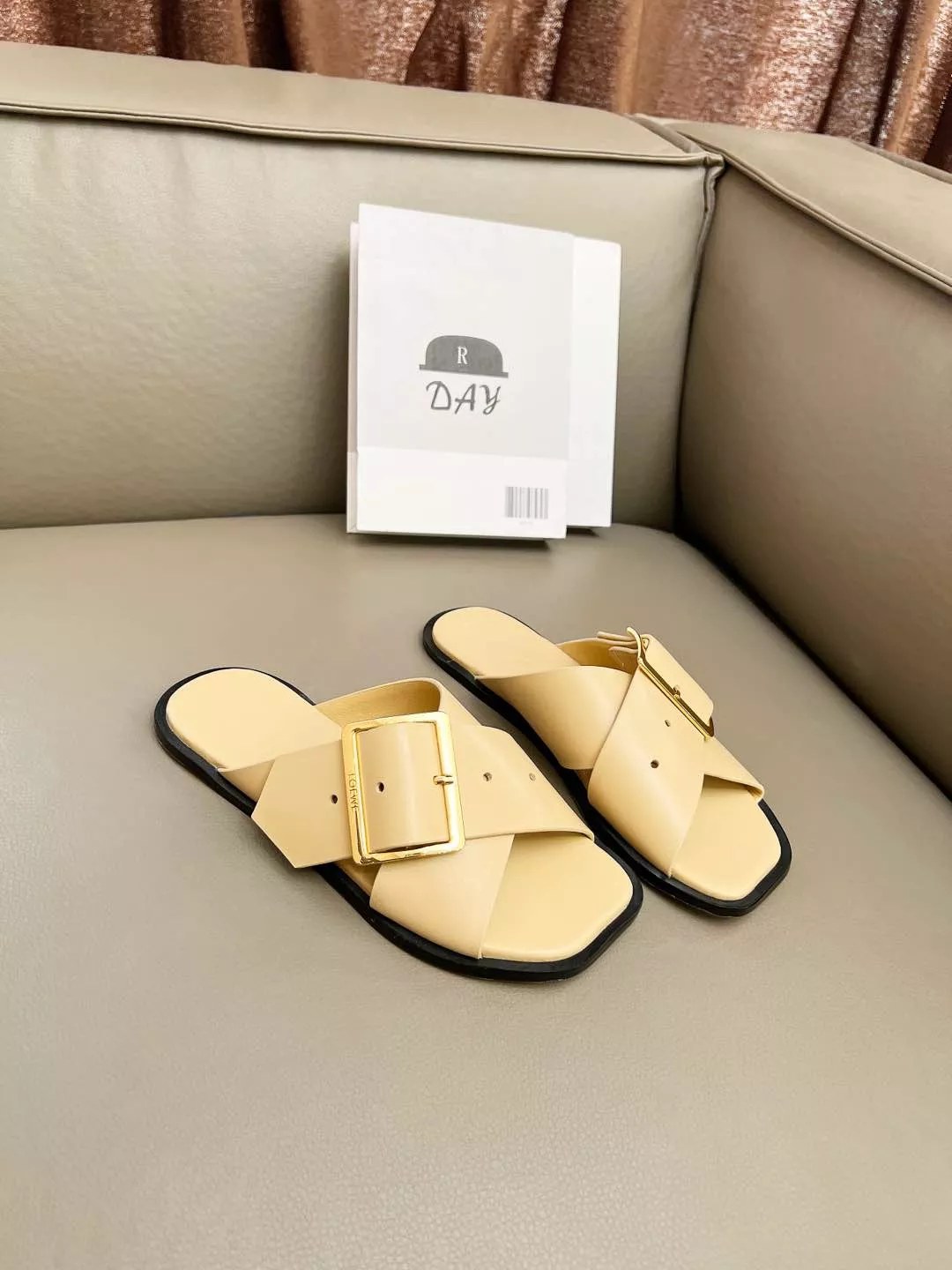 LOEWE Slippers For Women Practical 3197