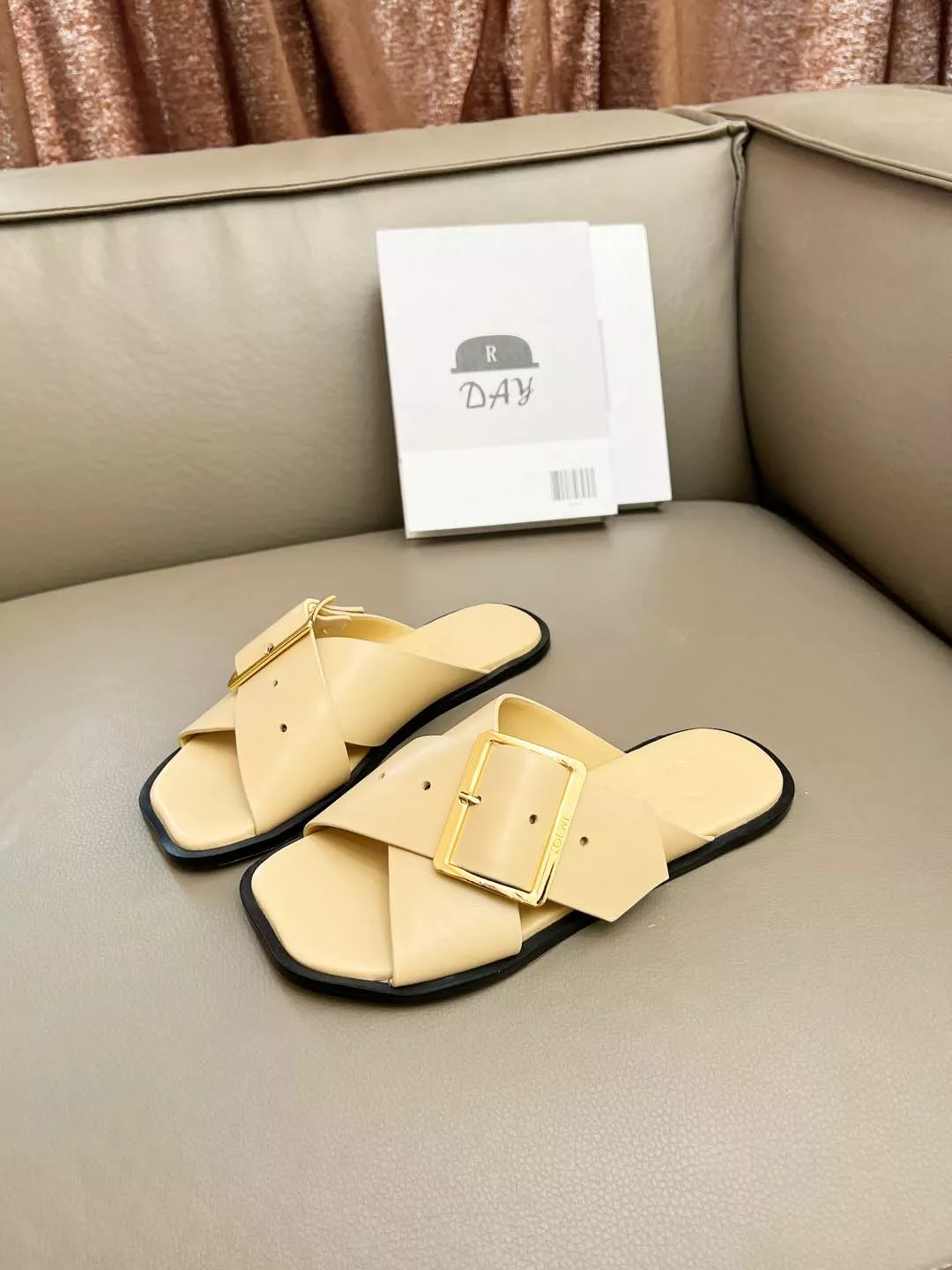 LOEWE Slippers For Women Practical 3197
