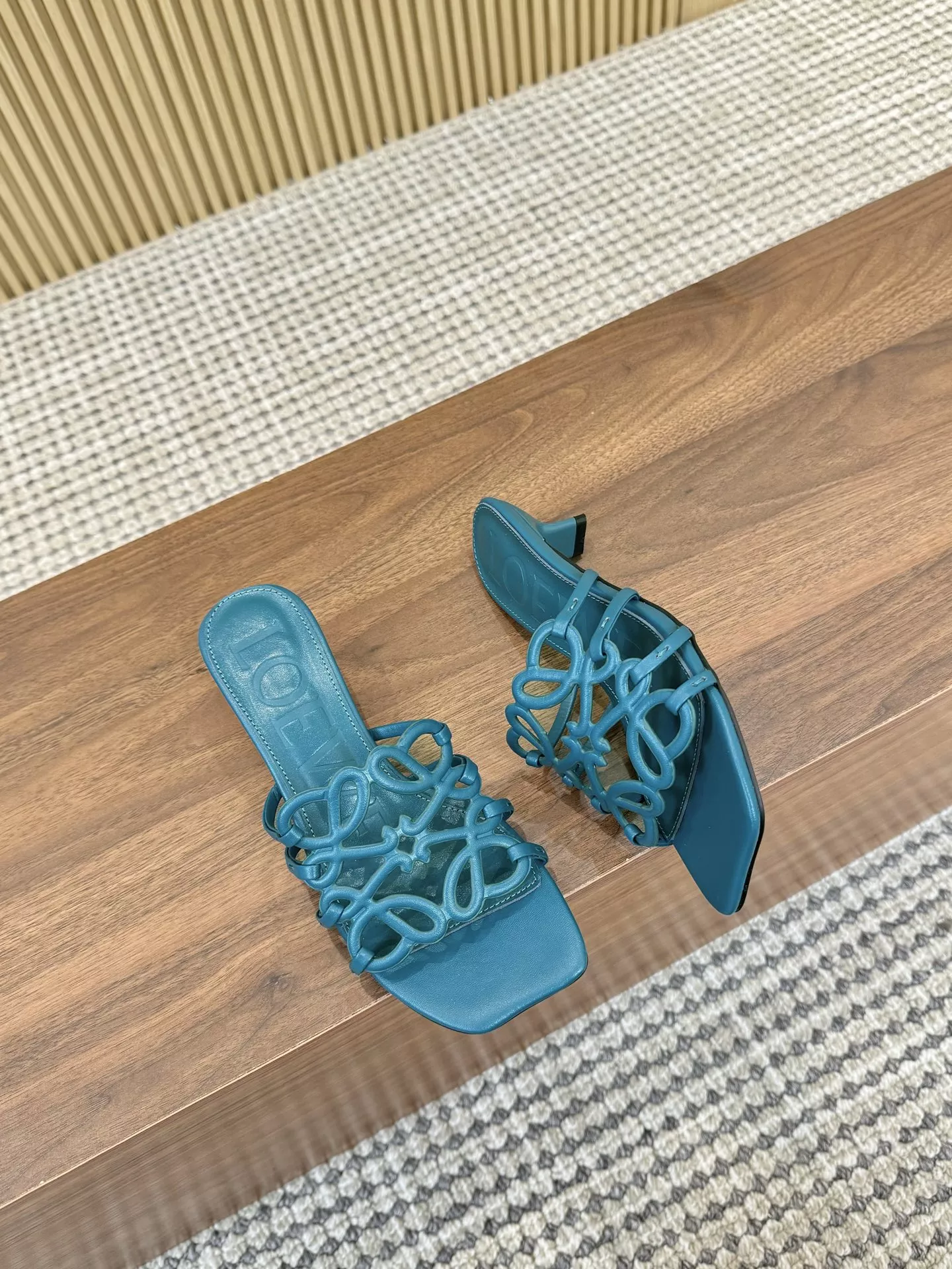 LOEWE Slippers For Women Unique 8253