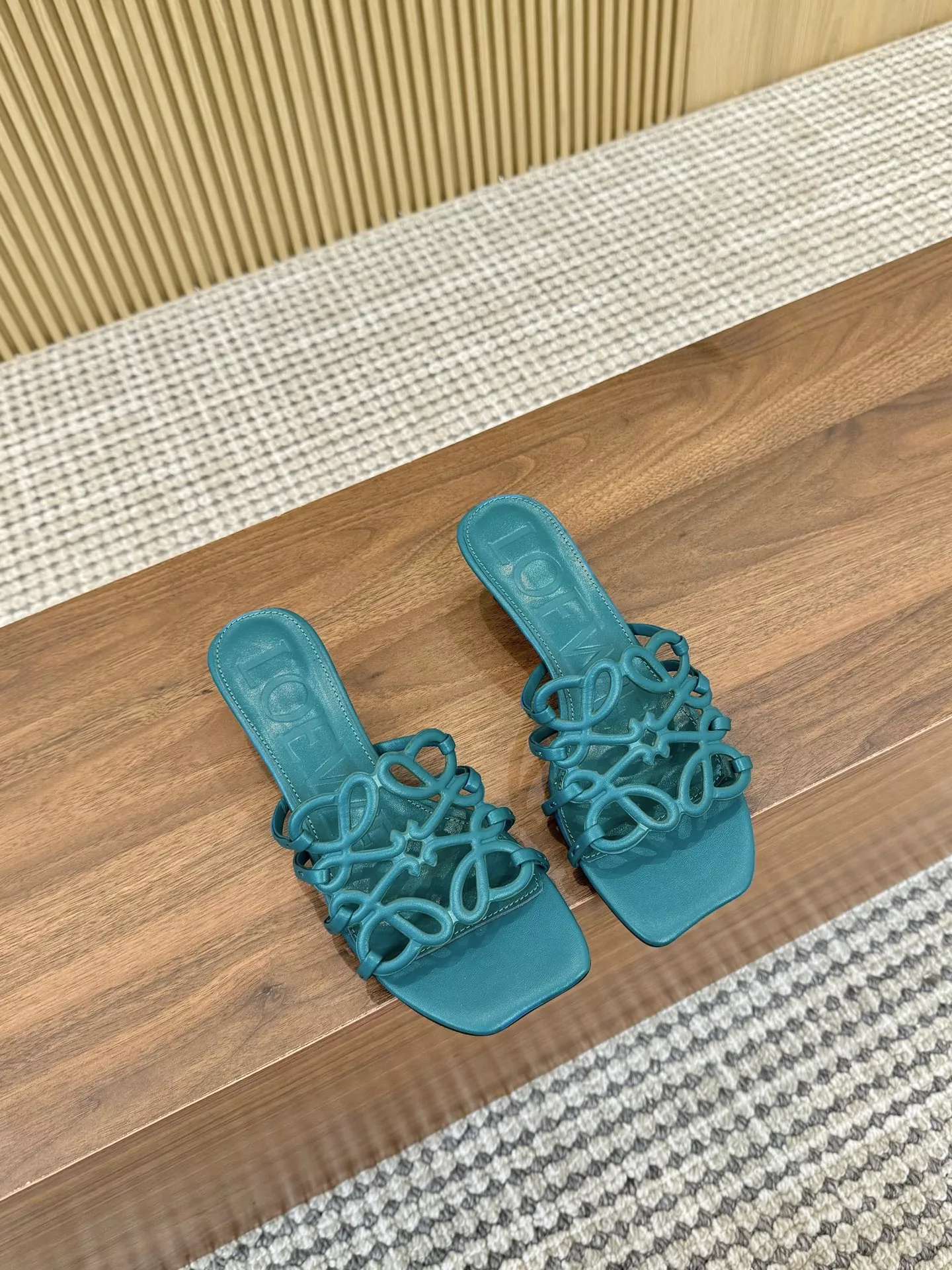 LOEWE Slippers For Women Unique 8253
