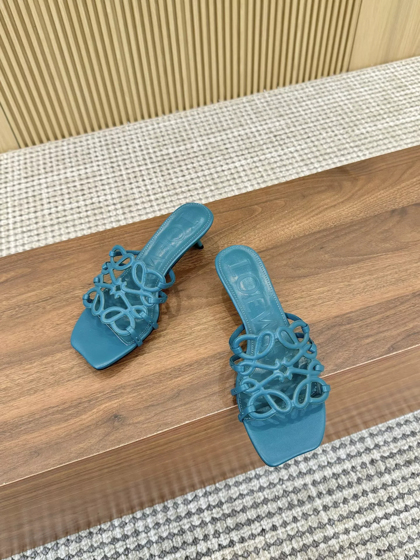 LOEWE Slippers For Women Unique 8253