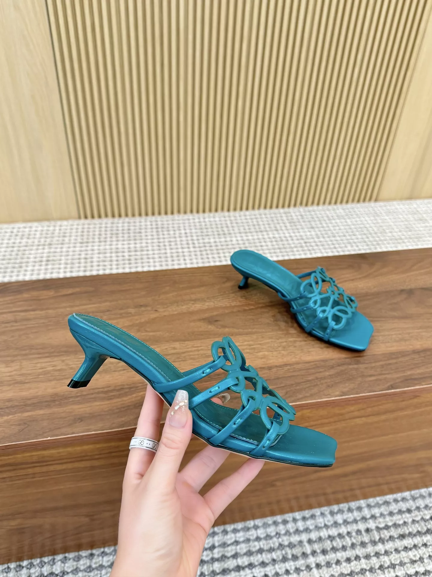 LOEWE Slippers For Women Unique 8253