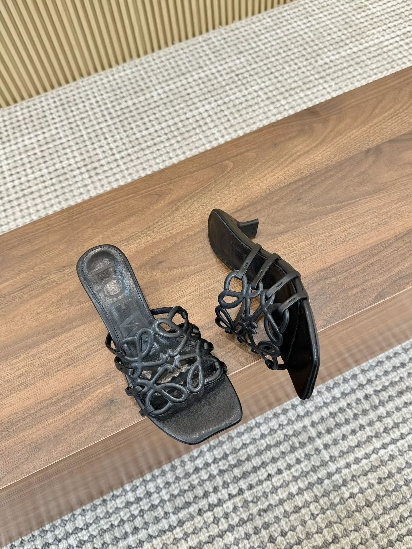 LOEWE Slippers For Women UrbanStyle 8127