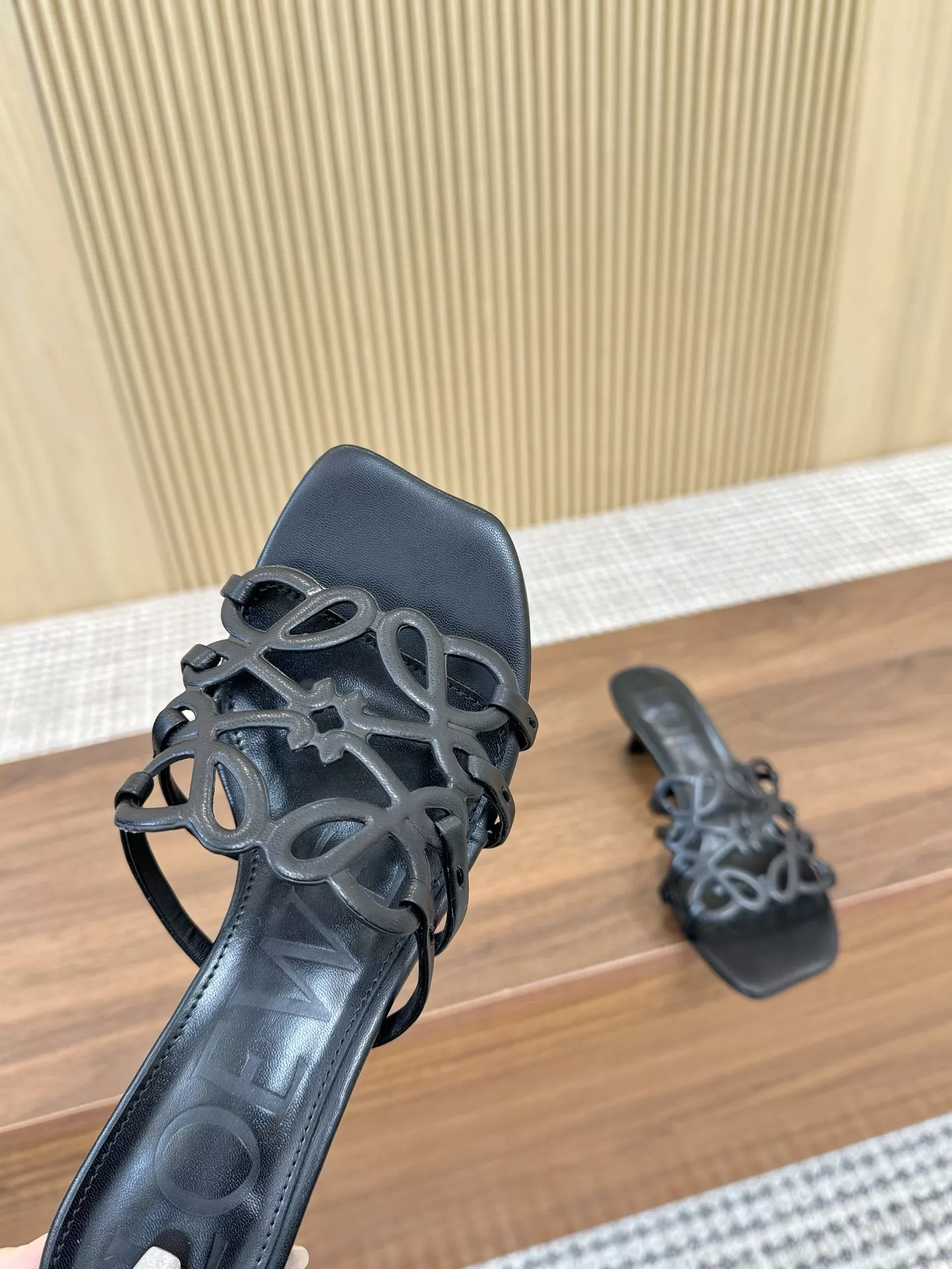 LOEWE Slippers For Women UrbanStyle 8127