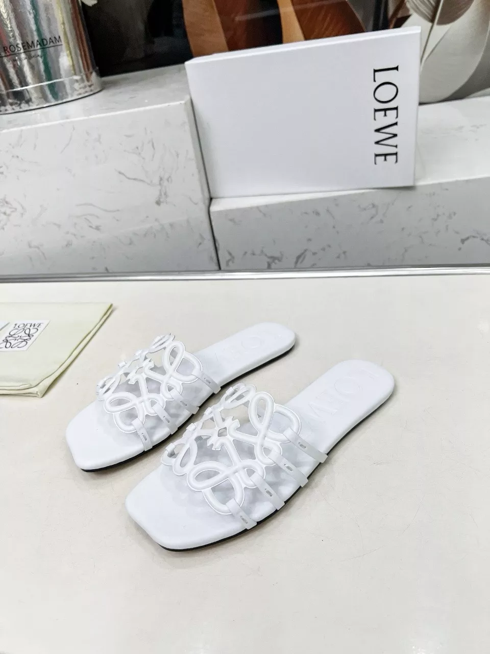 LOEWE Slippers For Women Vibrant 8631