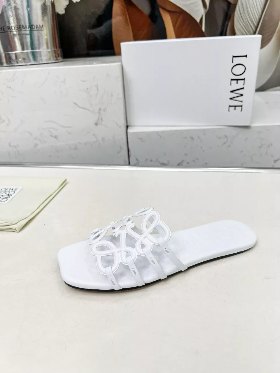 LOEWE Slippers For Women Vibrant 8631