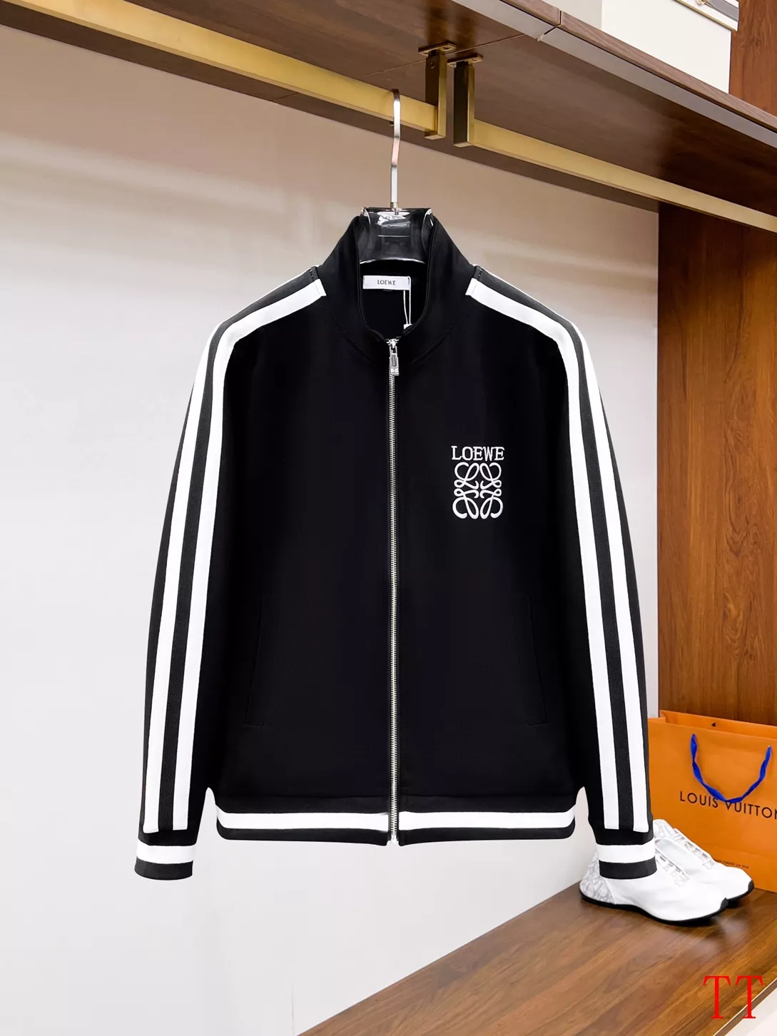 LOEWE Tracksuits Long Sleeved For Men Sleek 2880