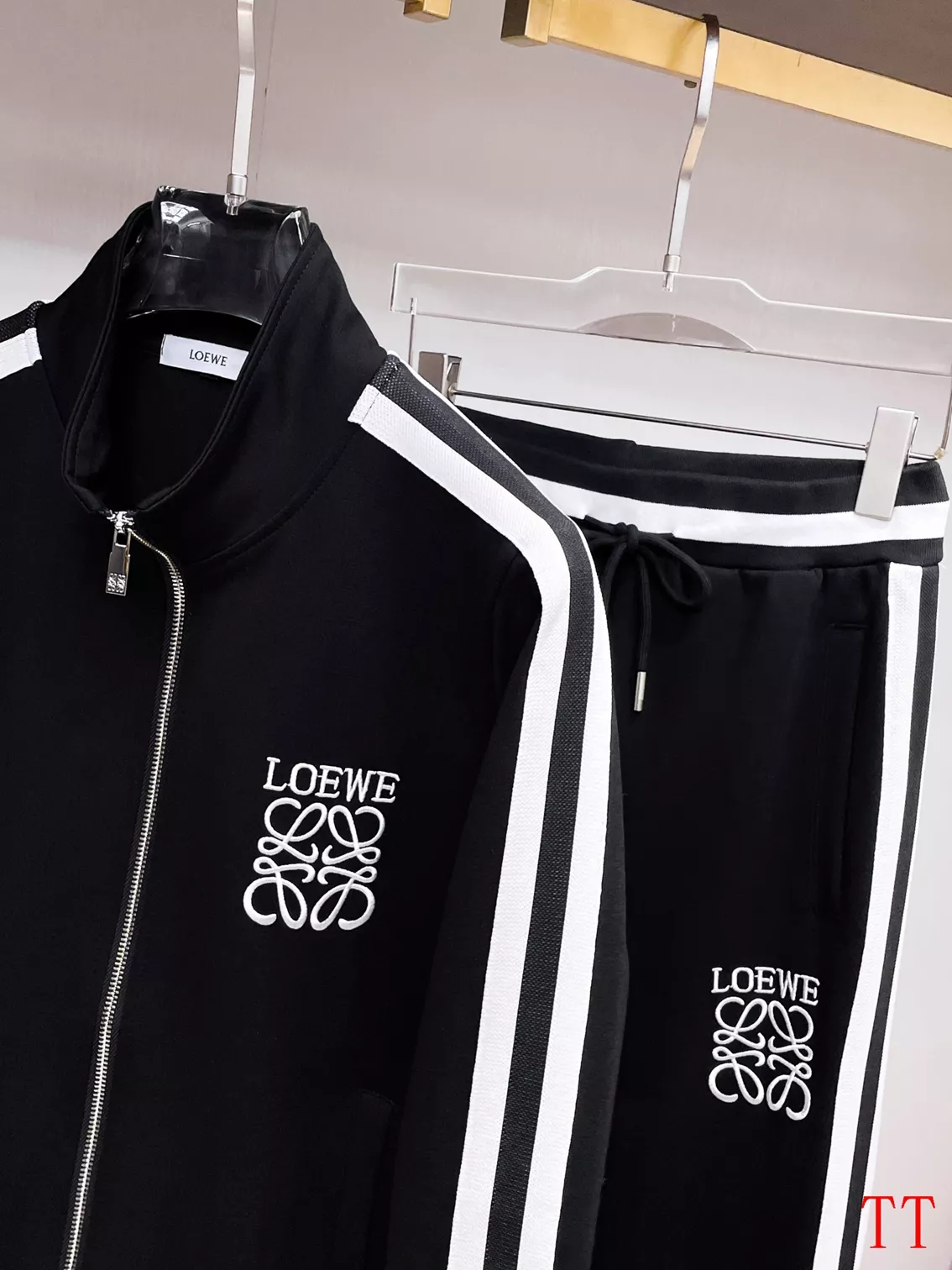 LOEWE Tracksuits Long Sleeved For Men Sleek 2880