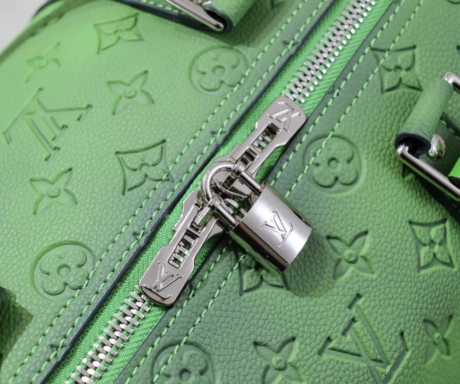 Lightweight 1018 Louis Vuitton Travel Bags