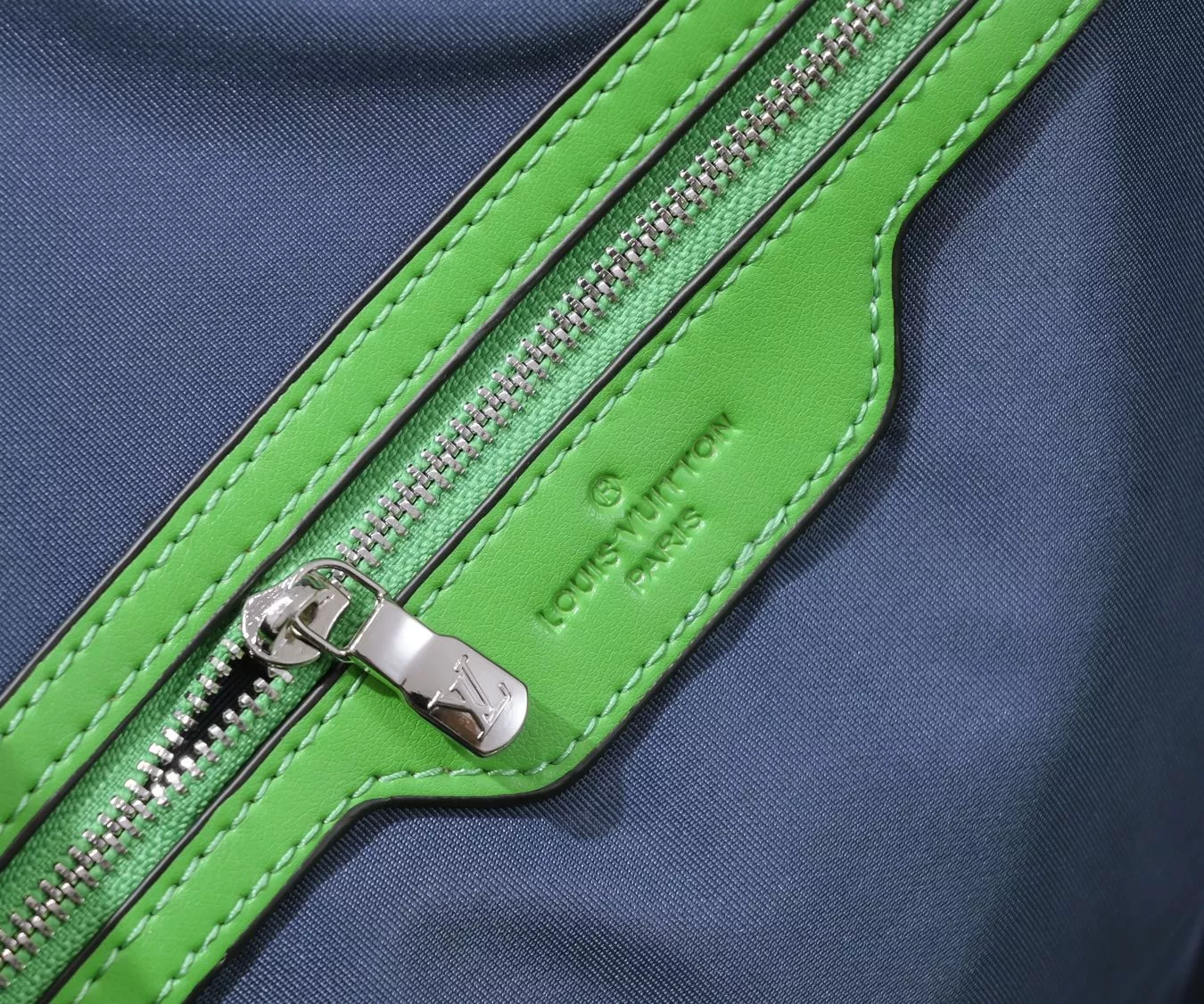 Lightweight 1018 Louis Vuitton Travel Bags