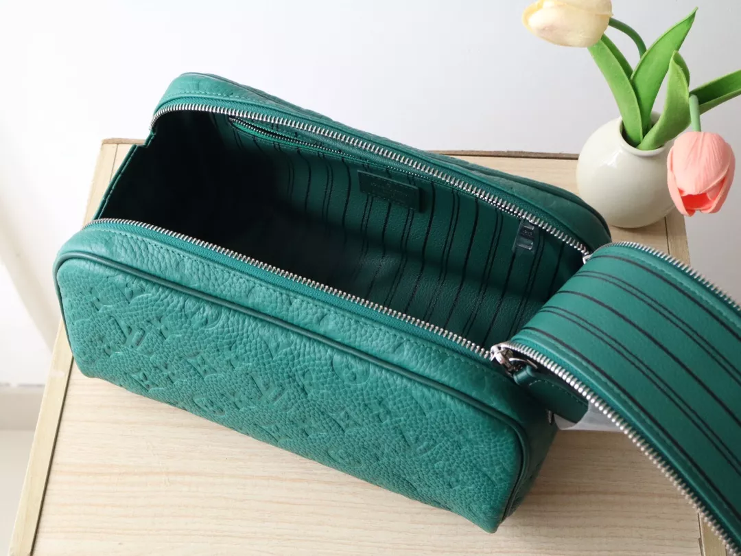Lightweight 1239 Louis Vuitton AAA Quality Handbags