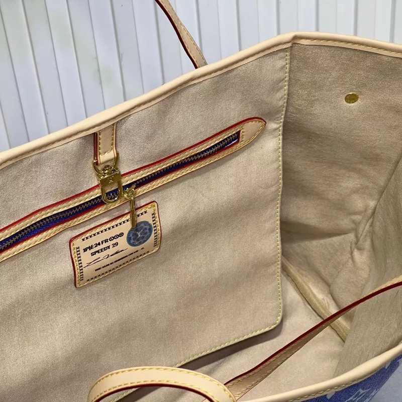 Lightweight 1371 Louis Vuitton AAA Quality Shoulder Bags For Women