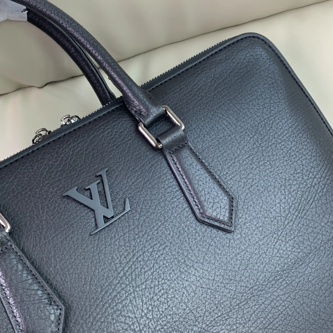 Lightweight 1457 Louis Vuitton AAA Man Handbags