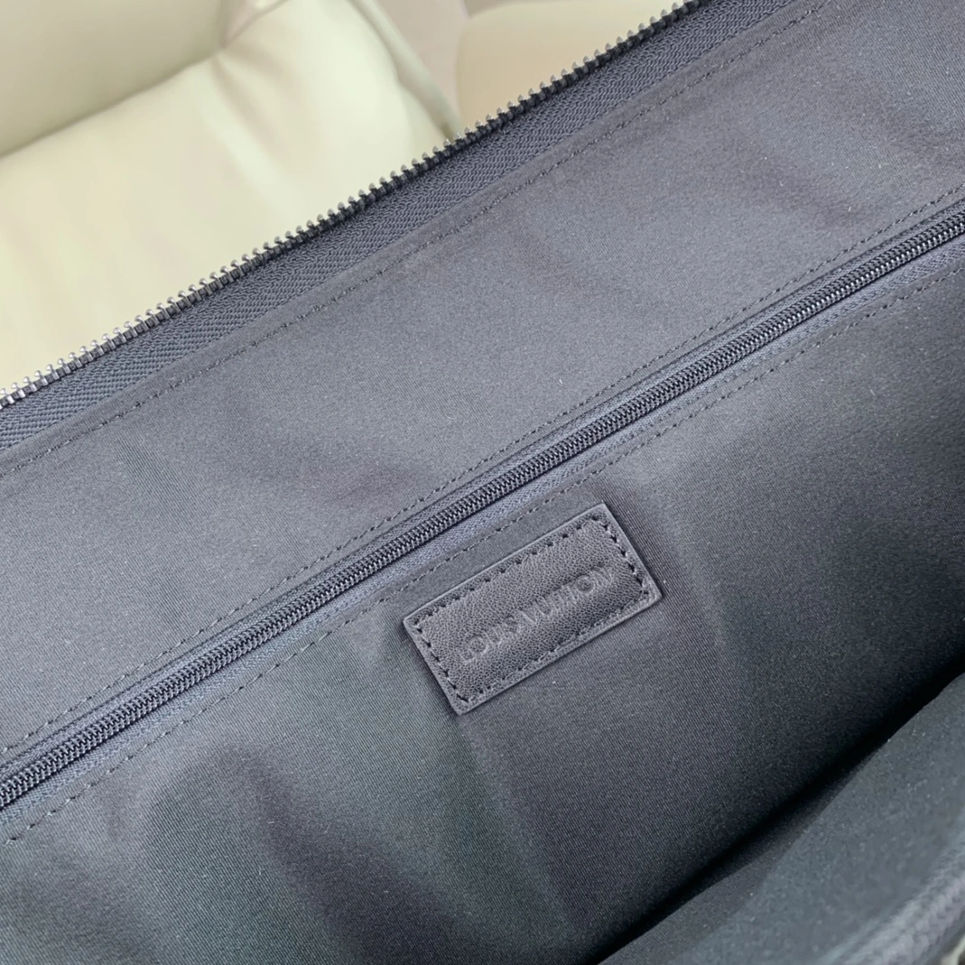 Lightweight 1457 Louis Vuitton AAA Man Handbags