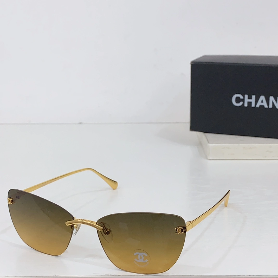 Lightweight 1611 Chanel AAA Quality Sunglasses