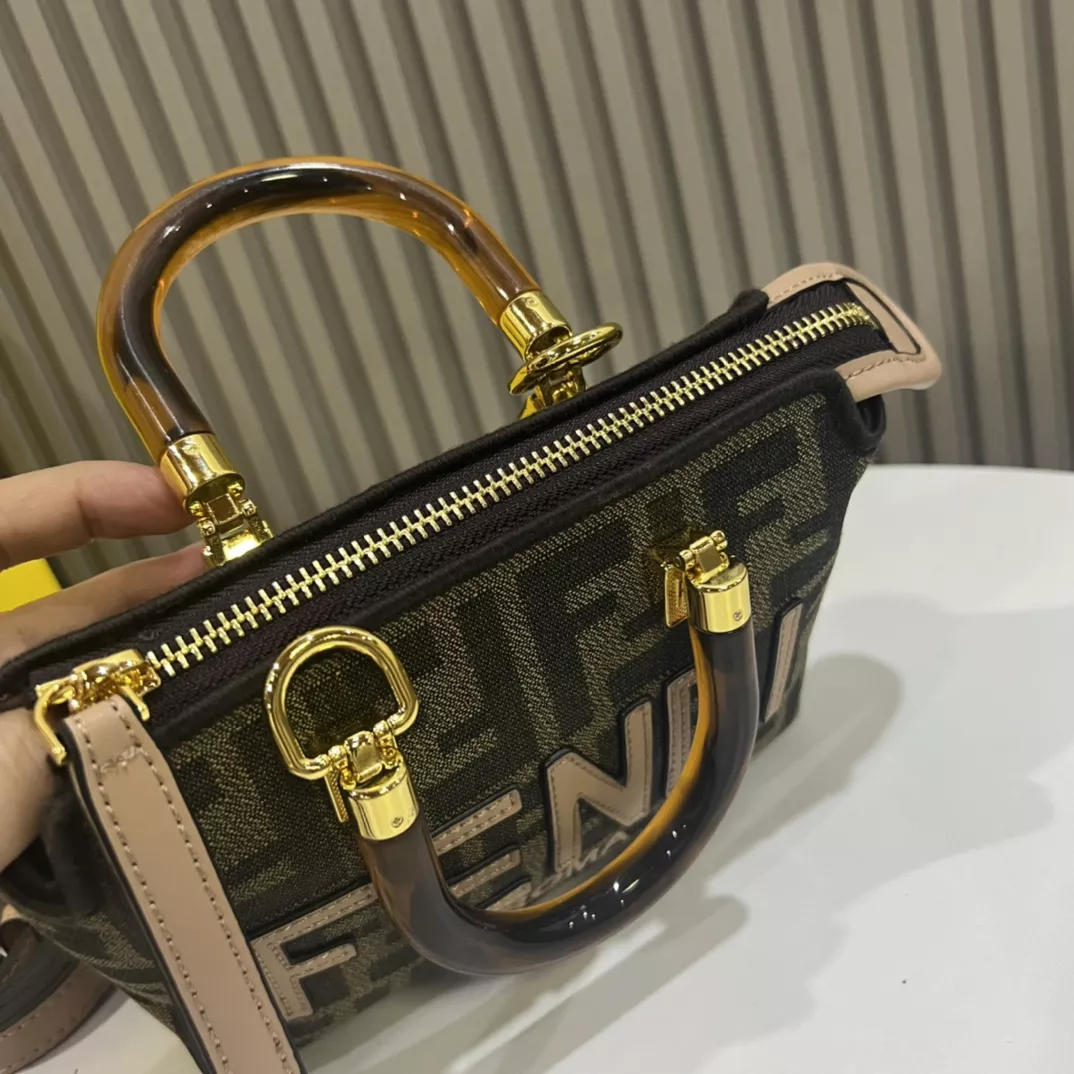 Lightweight 1877 Fendi AAA Quality Handbags For Women