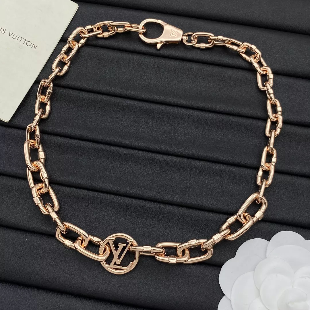 Lightweight 1913 Louis Vuitton Necklaces