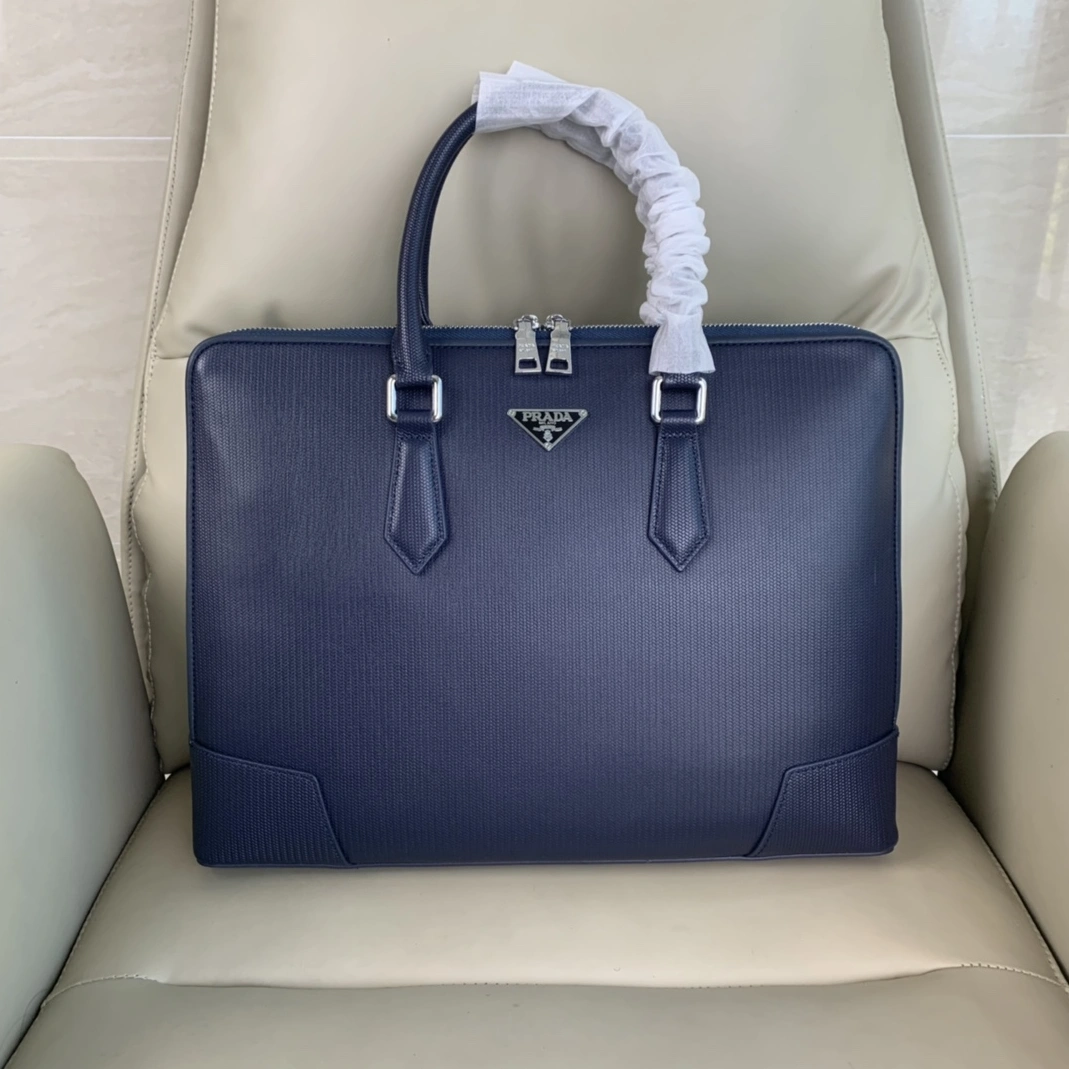 Lightweight 1995 Prada AAA Man Handbags