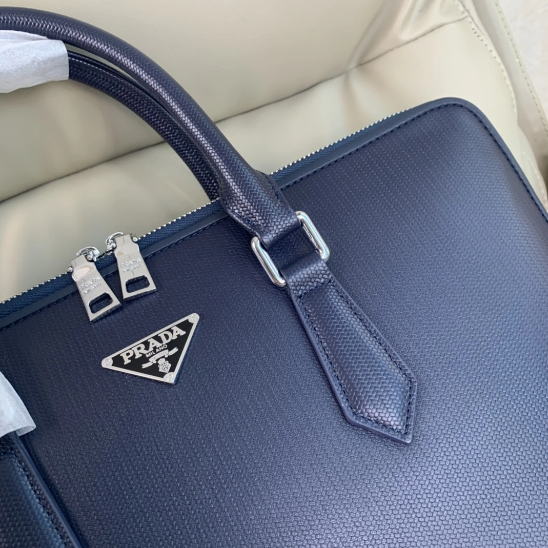 Lightweight 1995 Prada AAA Man Handbags