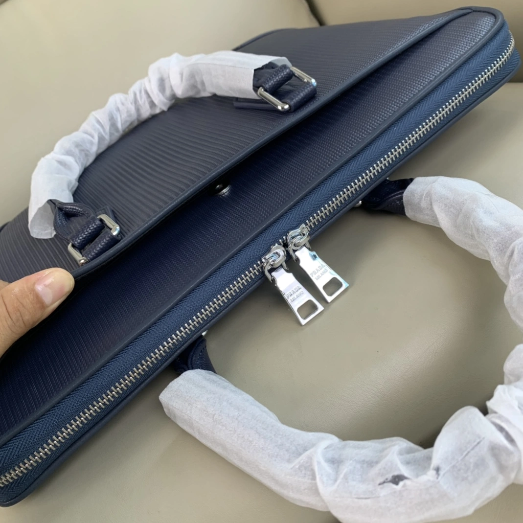 Lightweight 1995 Prada AAA Man Handbags