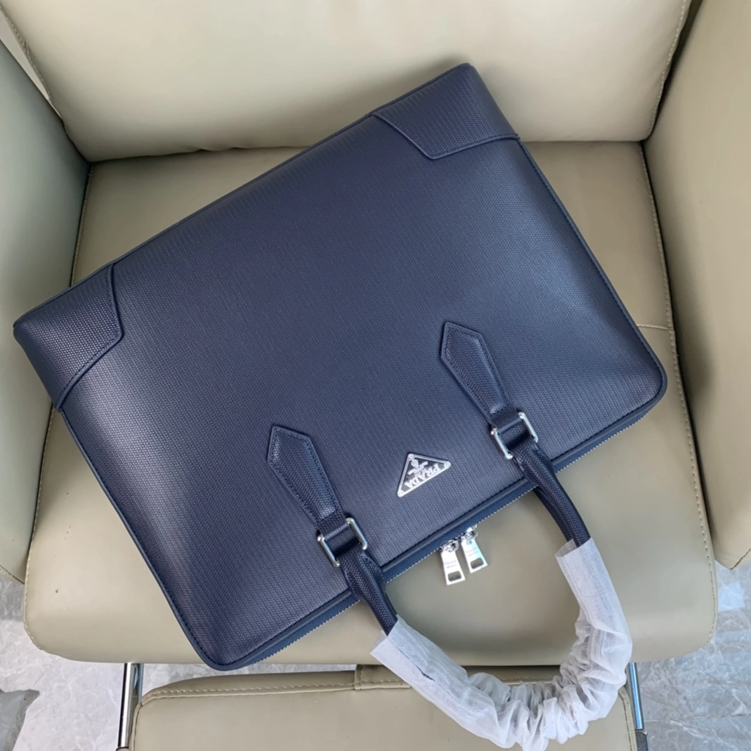 Lightweight 1995 Prada AAA Man Handbags