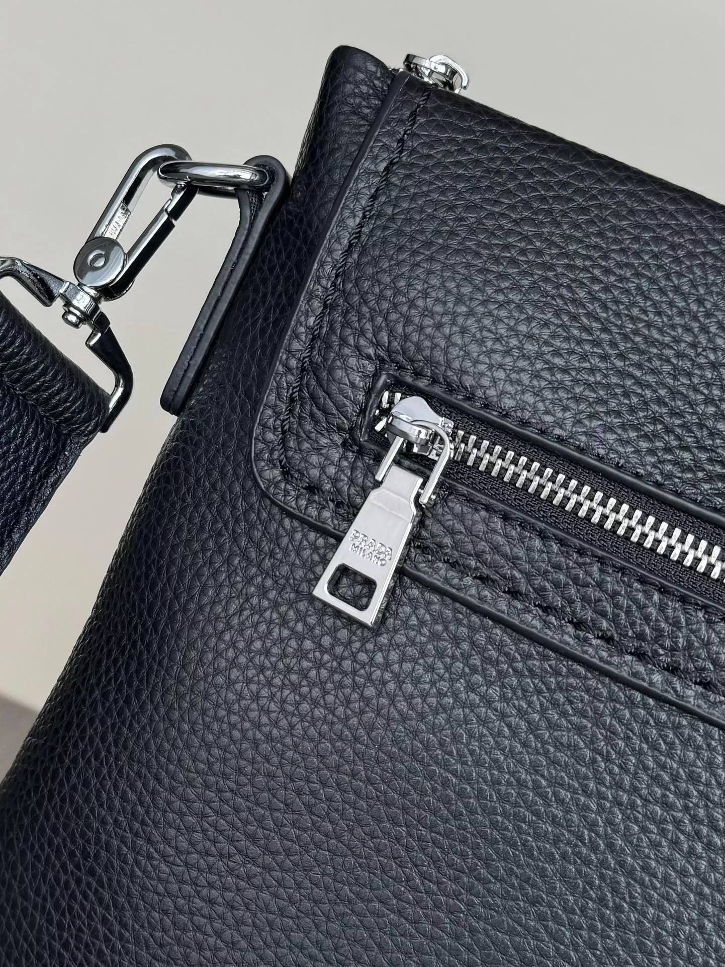 Lightweight 2193 Prada AAA Man Handbags