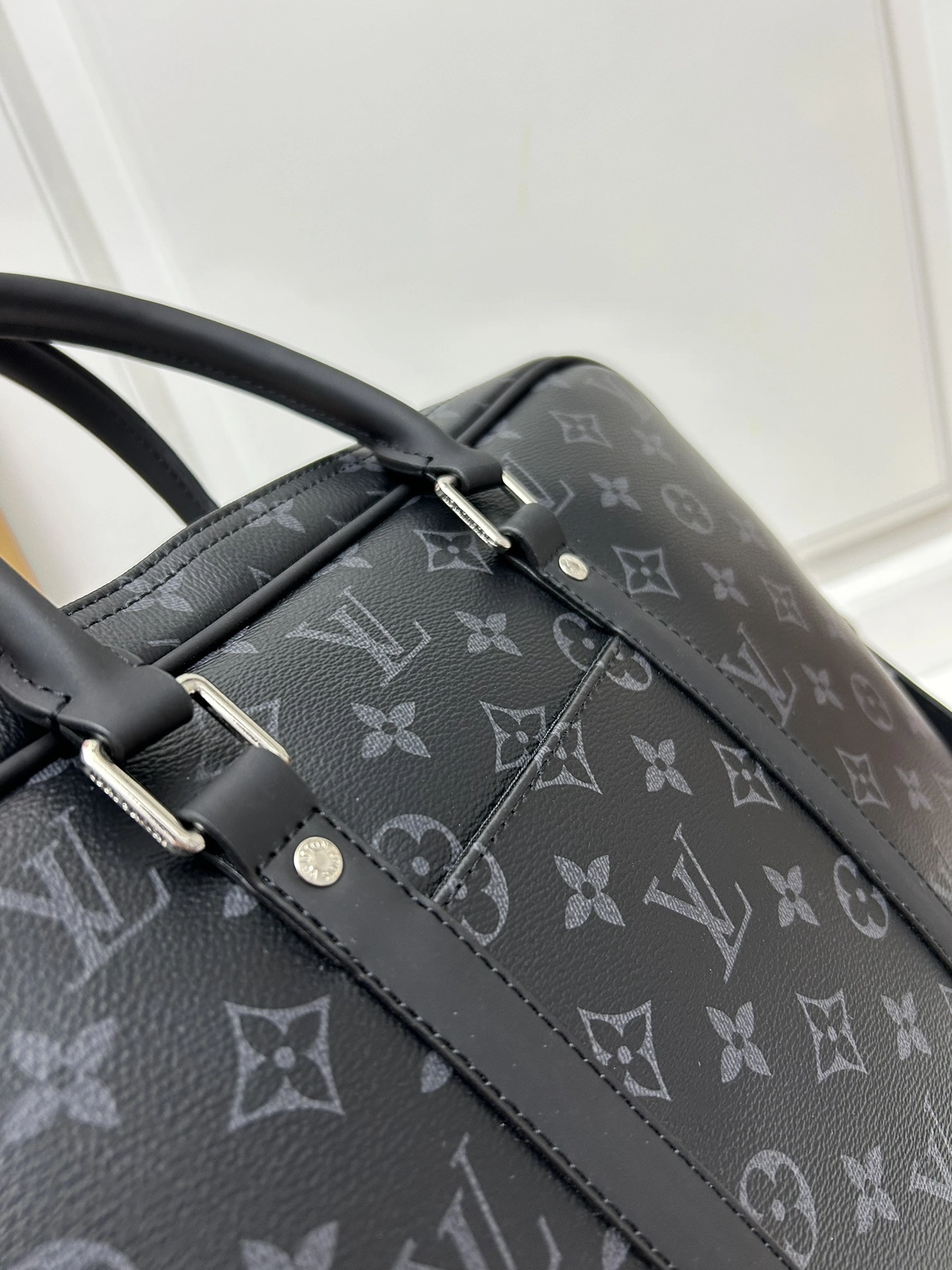 Lightweight 2250 Louis Vuitton AAA Man Handbags