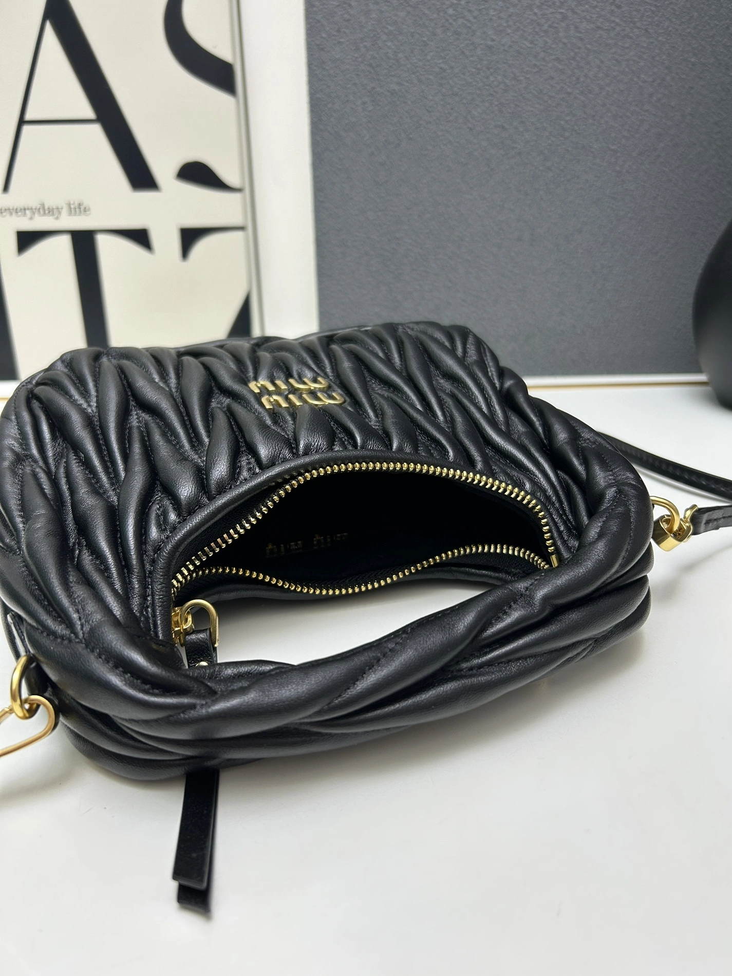 Lightweight 266 MIU MIU AAA Quality Messenger Bags For Women
