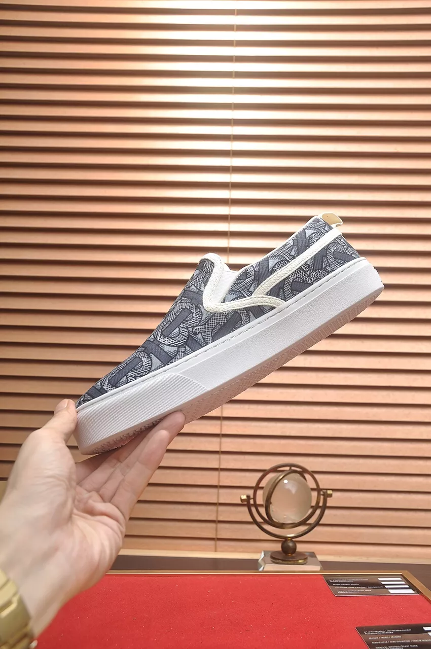 Lightweight 270 Burberry Casual Shoes For Men