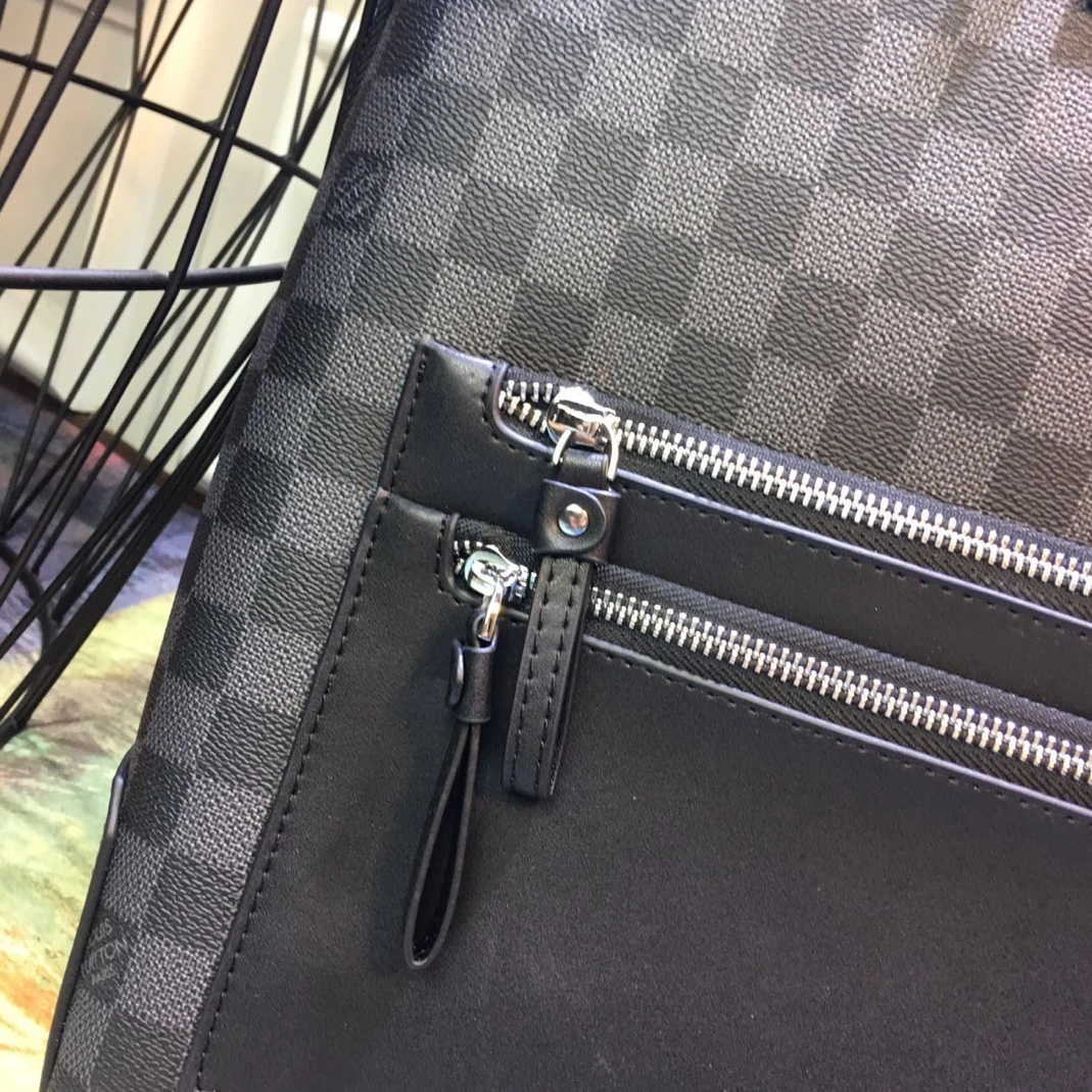 Lightweight 3298 Louis Vuitton LV AAA Man Backpacks