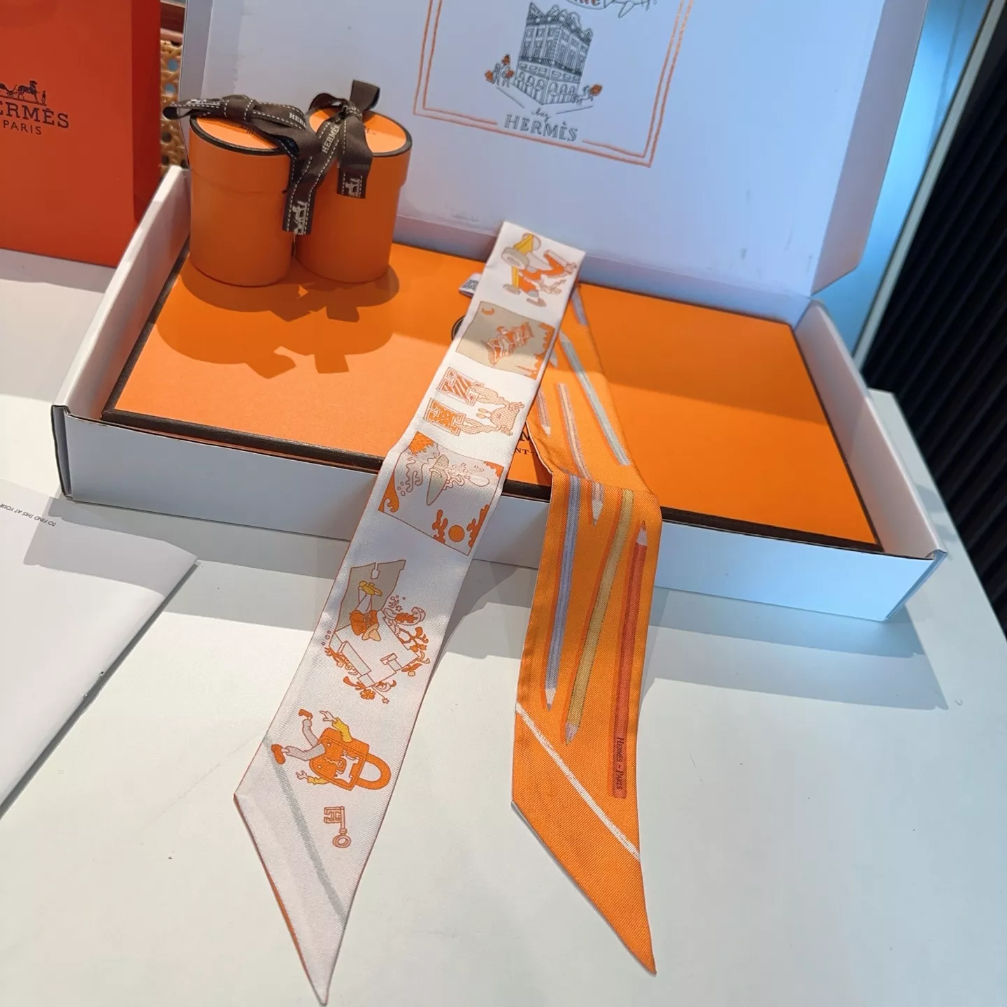 Lightweight 3373 Hermes Silk Scarf