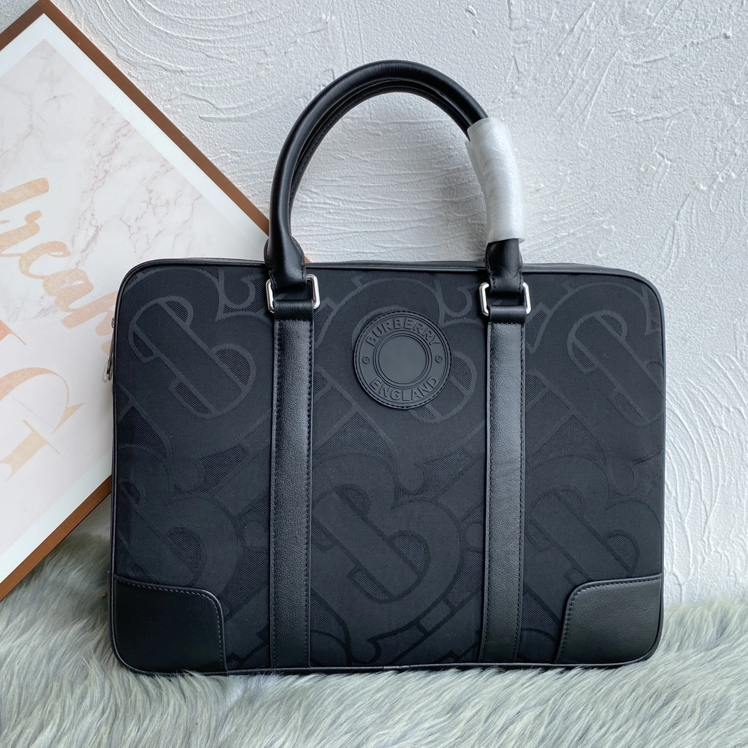 Lightweight 3465 Burberry AAA Man Handbags