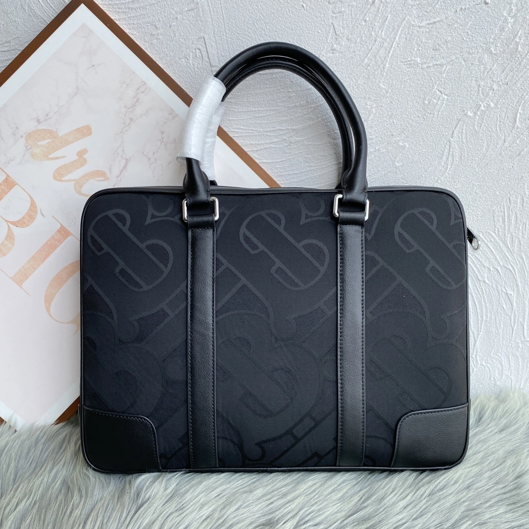 Lightweight 3465 Burberry AAA Man Handbags