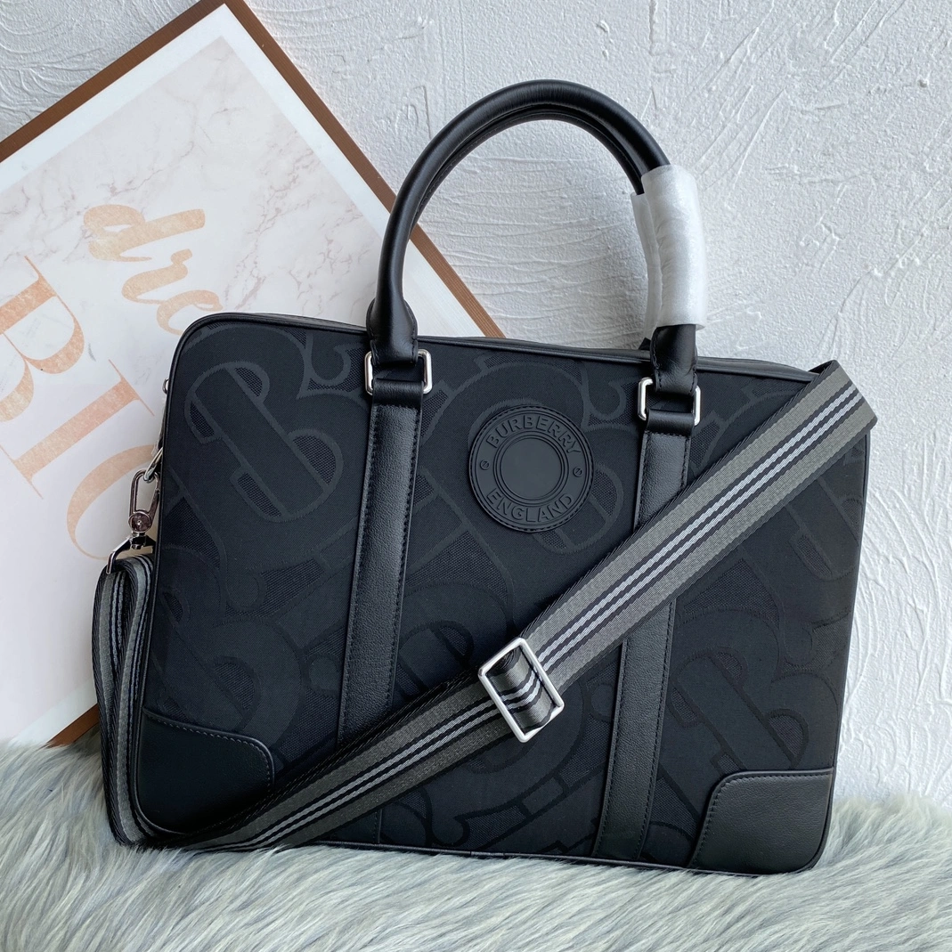 Lightweight 3465 Burberry AAA Man Handbags