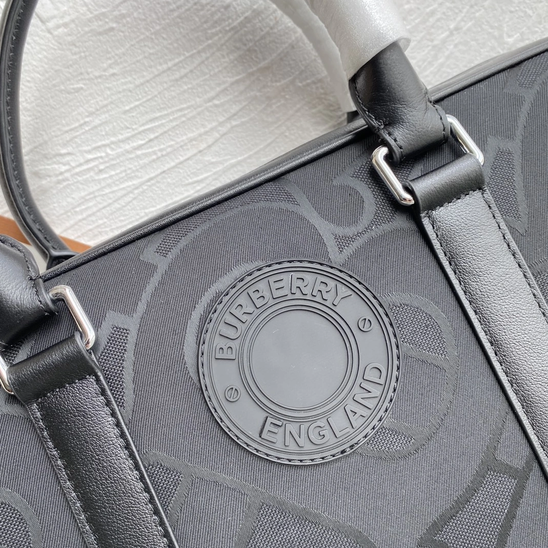 Lightweight 3465 Burberry AAA Man Handbags