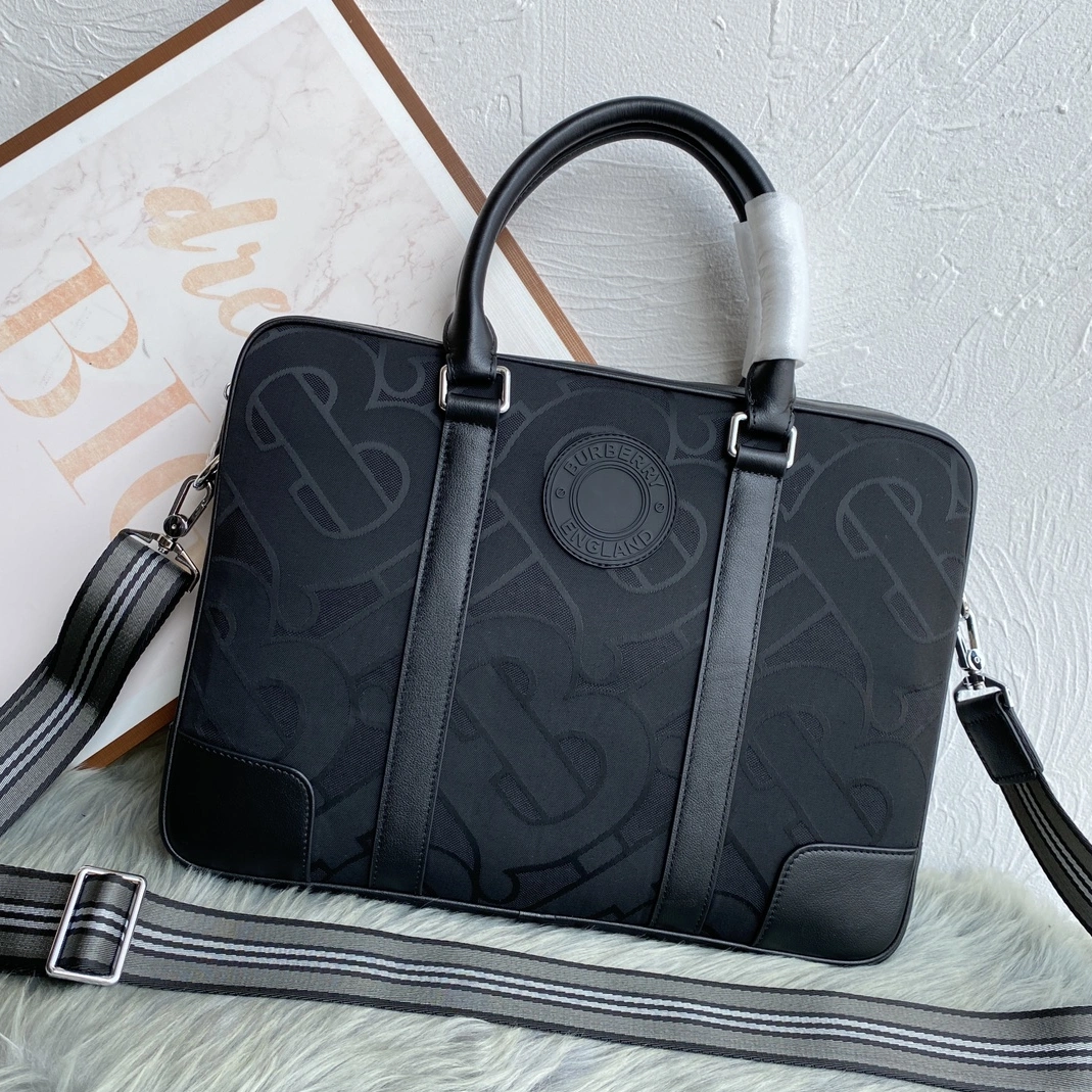 Lightweight 3465 Burberry AAA Man Handbags