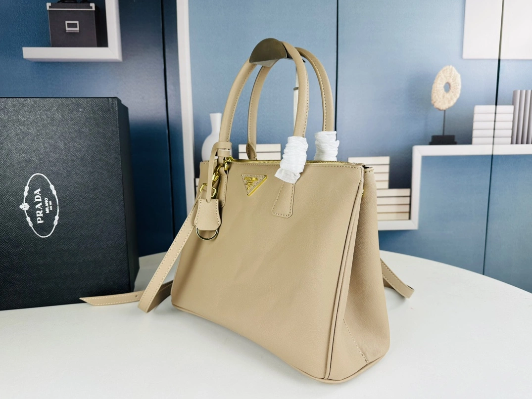 Lightweight 3485 Prada AAA Quality Handbags For Women