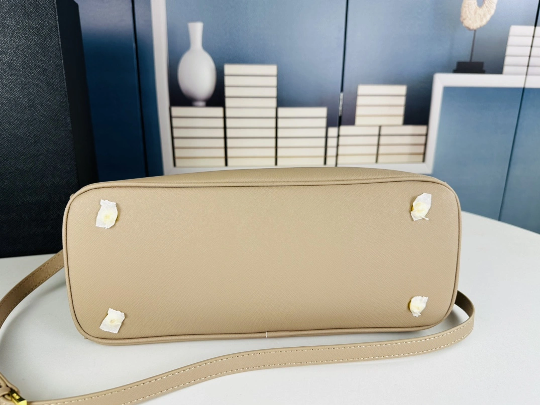 Lightweight 3485 Prada AAA Quality Handbags For Women