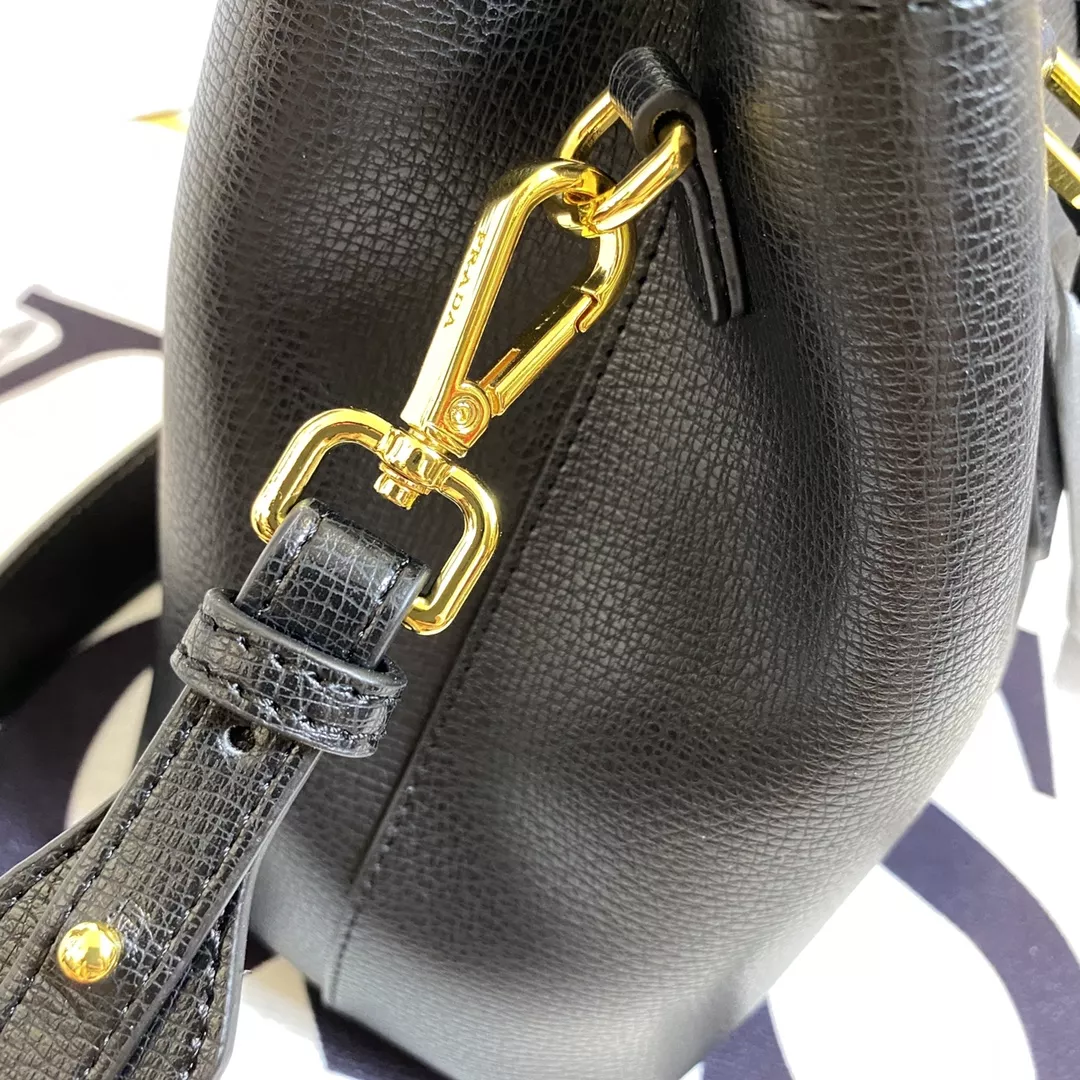 Lightweight 3754 Prada AAA Quality Handbags For Women