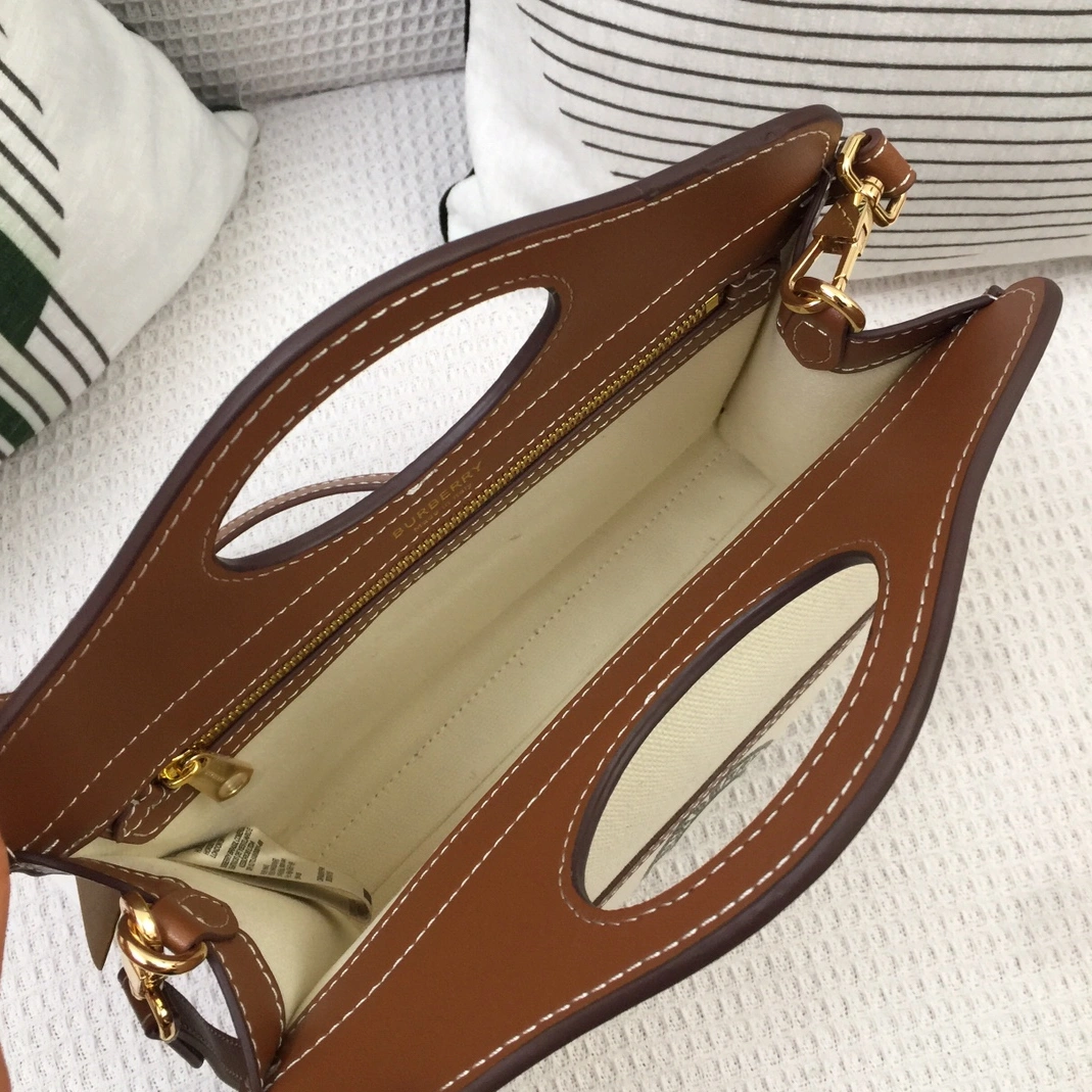 Lightweight 3828 Burberry AAA Quality Messenger Bags For Women