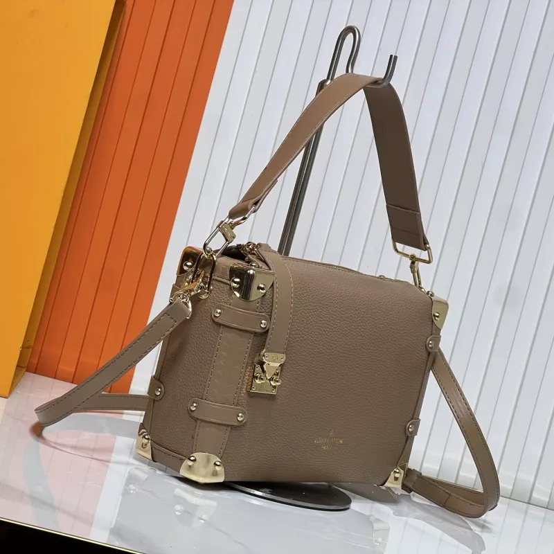 Lightweight 3866 Louis Vuitton AAA Quality Messenger Bags For Women