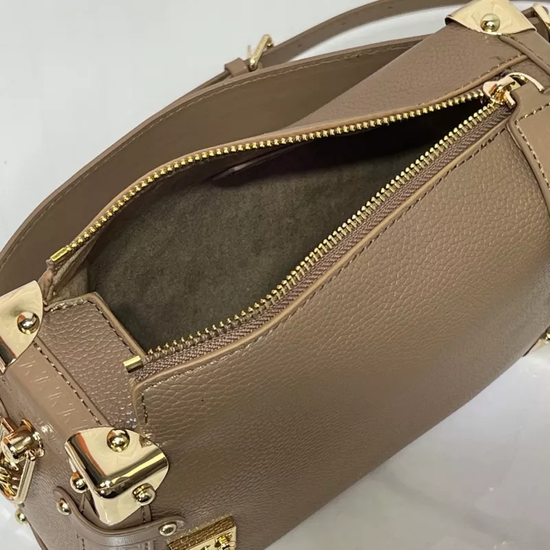 Lightweight 3866 Louis Vuitton AAA Quality Messenger Bags For Women