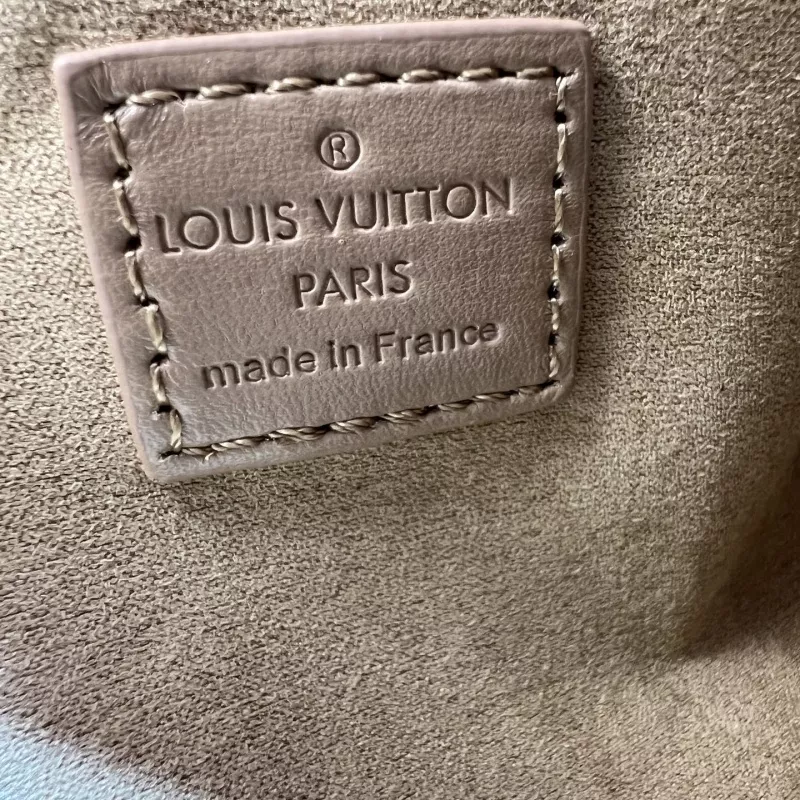 Lightweight 3866 Louis Vuitton AAA Quality Messenger Bags For Women
