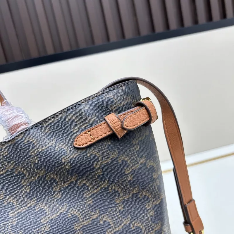 Lightweight 3962 Celine AAA Quality Handbags For Women
