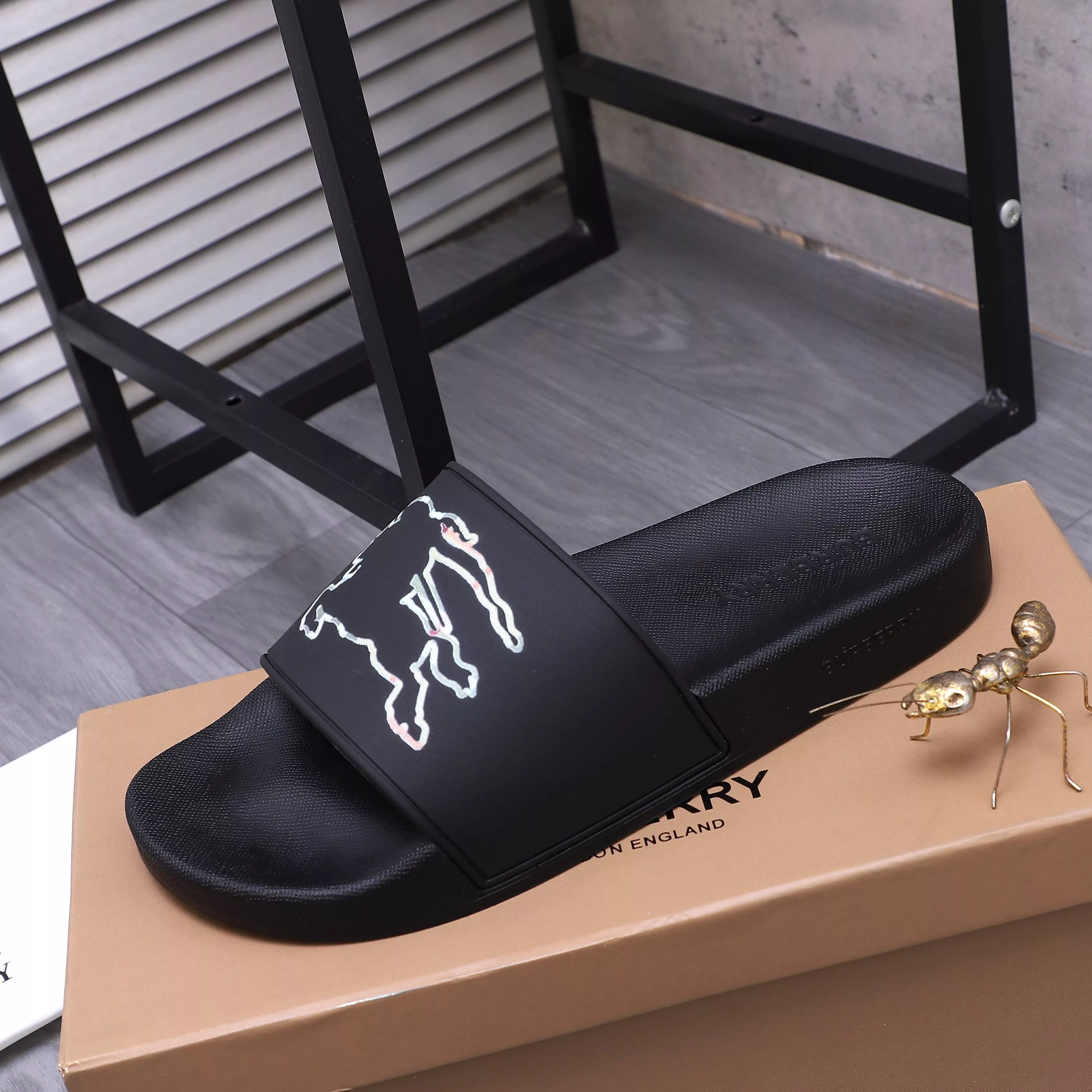 Lightweight 4076 Burberry Slippers For Men