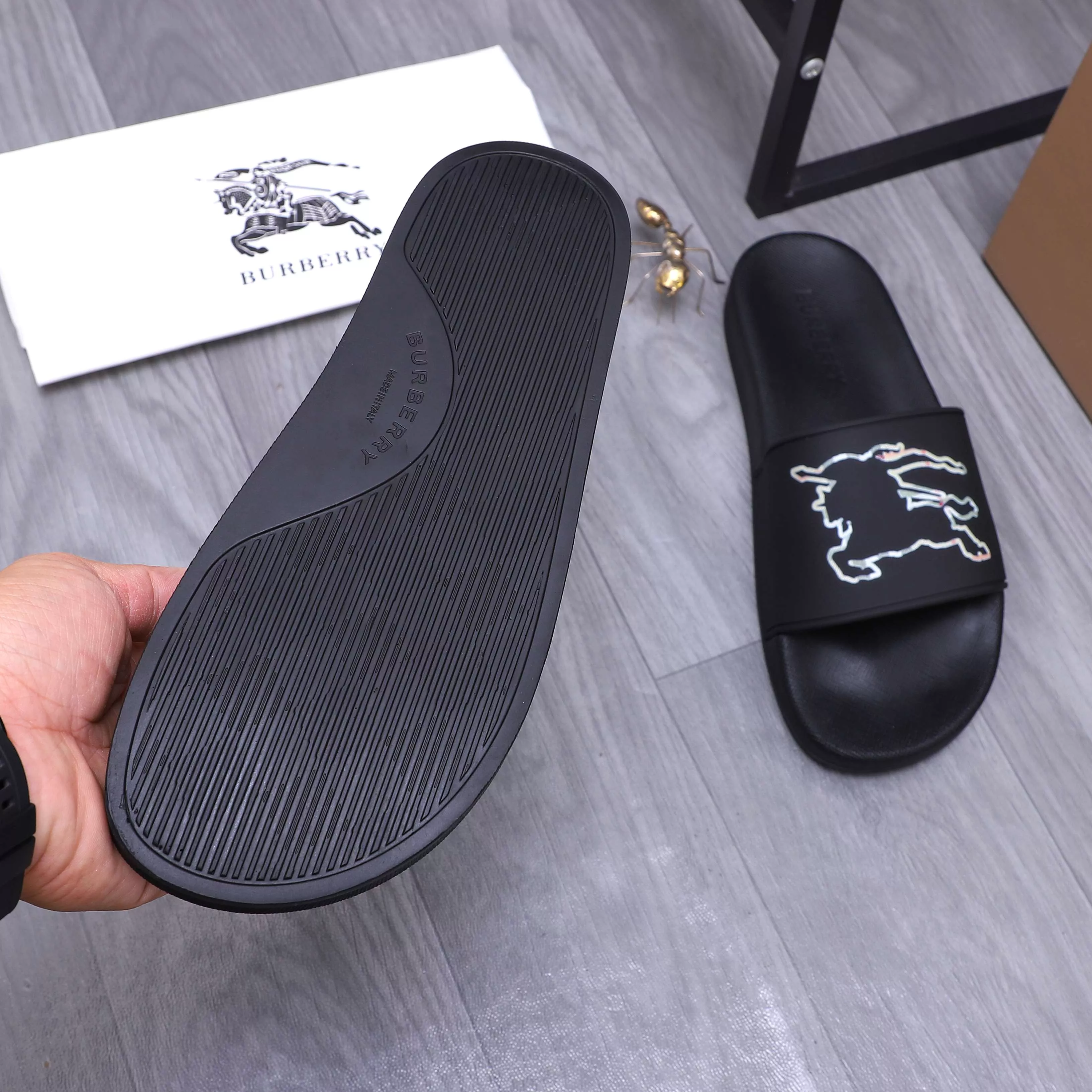 Lightweight 4076 Burberry Slippers For Men