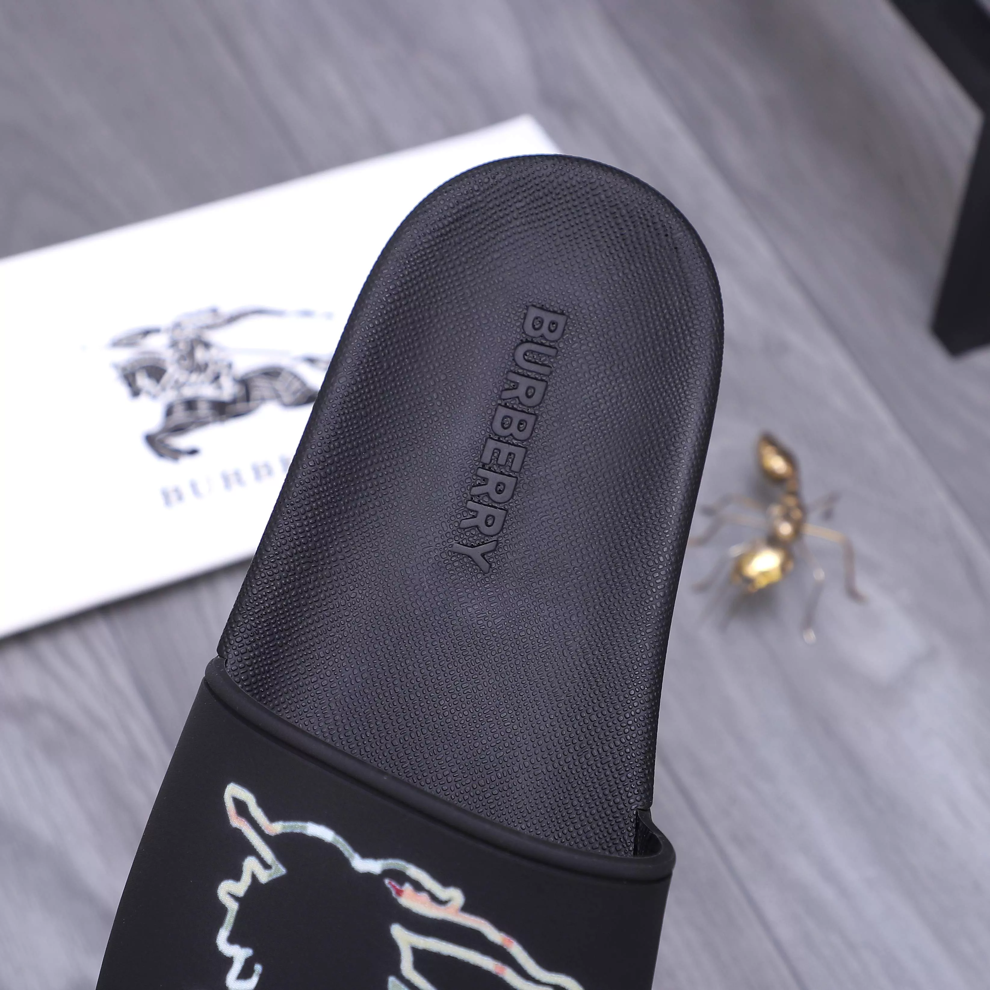 Lightweight 4076 Burberry Slippers For Men
