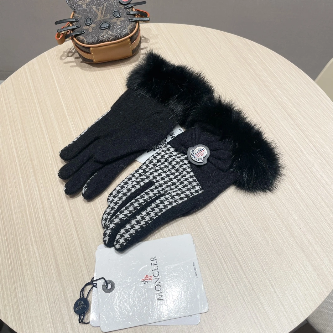 Lightweight 4290 Moncler Gloves For Women
